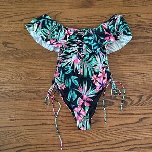 ITSIE BITSIE ONE PIECE FLORAL BATHING SUIT